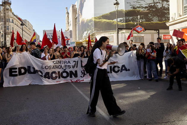 October 14, 2026, Madrid, Madrid, Spain: Students and members of the education community take part in a demonstration in central Madrid during the education strike. The march, which began at Puerta del Sol, continues along Calle de Alcala towards the headquarters of the Regional Ministry of Education of the Community of Madrid and Spain™s Ministry of Education, amid union flags, banners and chants in support of public education. Madrid Spain - ZUMAh171 20261014_zip_h171_069 Copyright: xVictoriaxHerranzx