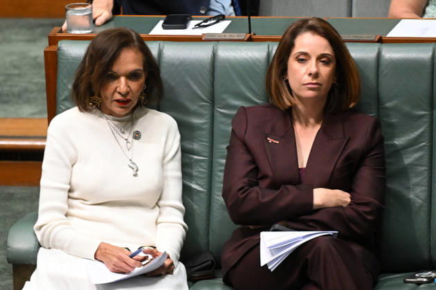 QUESTION TIME, Australian Small Business Minister Anne Aly speaks to Australian Communications Minister Anika Wells during Question Time in the House of Representatives at Parliament House in Canberra, Thursday, October 15, 2026. ( NO ARCHIVING CANBERRA AUSTRALIAN CAPITAL TERRITORY Australia  Copyright: xLUKASxCOCHx 20261015158114751602