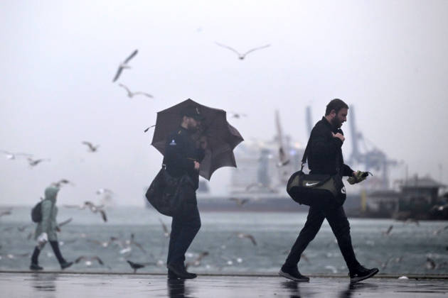 Heavy rainfall hits Istanbul s Kadikoy district ISTANBUL, TURKIYE - OCTOBER 15: People walk with umbrellas as heavy rainfall hits the Kadikoy district of Istanbul, Turkiye, on October 15, 2026. The downpour affects daily life across the district, with pedestrians seeking shelter from the rain and vehicles navigating wet roads. Abdulhamid Hosbas Anadolu Istanbul Turkey. Editorial use only. Please get in touch for any other usage.  Copyright: x2026xAnadoluxAbdulhamidxHosbasx
