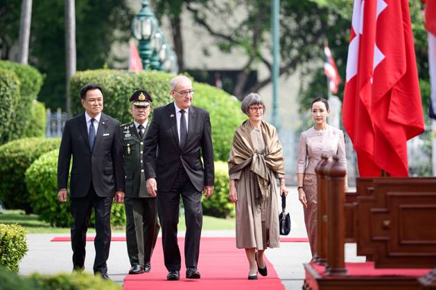 Swiss President Guy Parmelin Arrives in Thailand for Official Visit BANGKOK, THAILAND - OCTOBER 15, 2026: (FROM LEFT TO RIGHT) Thailand™s Prime Minister Anutin Charnvirakul and Swiss President Guy Parmelin, accompanied by their spouses, Caroline Parmelin and the Thai prime minister™s spouse, Thananon Charnvirakul attend a ceremonial welcome and inspect an honour guard at Government House in Bangkok during Parmelin™s official visit to Thailand as a guest of the government. Bangkok Copyright: x xWatsawatx James xKoktabtimx xJNAxPressx