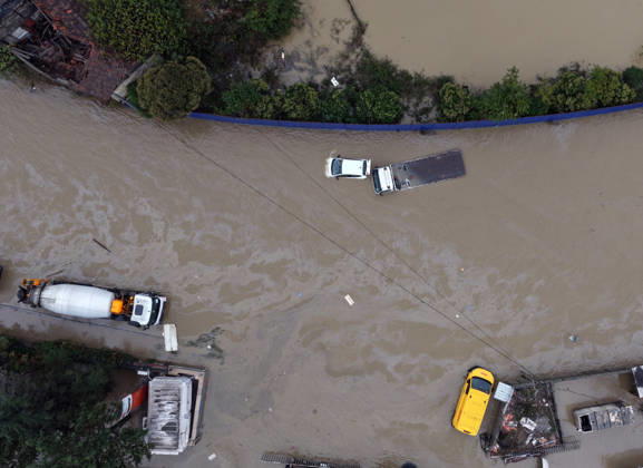 Heavy rainfall floods roads in Istanbul’s Sariyer district ISTANBUL, TURKIYE - SEPTEMBER 15: An aerial view of roads submerged in floodwater following heavy rainfall in Sariyer and surrounding areas in Istanbul, Turkiye, on October 15, 2026. Huseyin Cakmak Anadolu Istanbul Turkey. Editorial use only. Please get in touch for any other usage.  Copyright: x2026xAnadoluxHuseyinxCakmakx