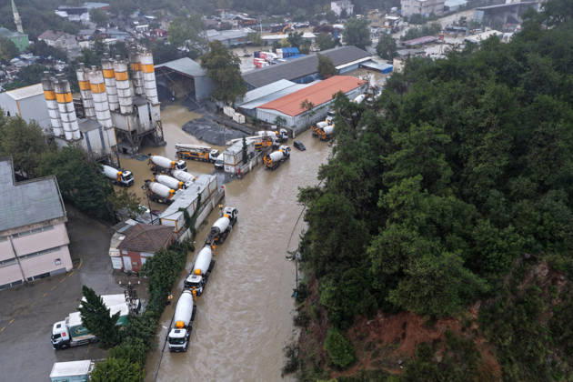 Heavy rainfall floods roads in Istanbul’s Sariyer district ISTANBUL, TURKIYE - SEPTEMBER 15: An aerial view of roads submerged in floodwater following heavy rainfall in Sariyer and surrounding areas in Istanbul, Turkiye, on October 15, 2026. Huseyin Cakmak Anadolu Istanbul Turkey. Editorial use only. Please get in touch for any other usage.  Copyright: x2026xAnadoluxHuseyinxCakmakx