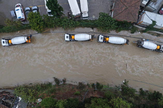 Heavy rainfall floods roads in Istanbul’s Sariyer district ISTANBUL, TURKIYE - SEPTEMBER 15: An aerial view of roads submerged in floodwater following heavy rainfall in Sariyer and surrounding areas in Istanbul, Turkiye, on October 15, 2026. Huseyin Cakmak Anadolu Istanbul Turkey. Editorial use only. Please get in touch for any other usage.  Copyright: x2026xAnadoluxHuseyinxCakmakx