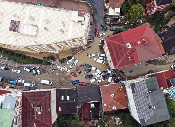 Flash floods leave vehicles damaged in Istanbul s Sariyer district ISTANBUL, TURKIYE - OCTOBER 15: An aerial view of vehicles damaged by flash floods following torrential rainfall in the Sariyer district of Istanbul, Turkiye, on October 15, 2026. The downpour triggered severe flooding in the district s Ayazaga neighborhood, sweeping away vehicles, inundating businesses and prompting rescue and evacuation operations. Huseyin Cakmak Anadolu Istanbul Turkey. Editorial use only. Please get in touch for any other usage.  Copyright: x2026xAnadoluxHuseyinxCakmakx
