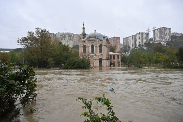 Historic Sadabat Mosque and surrounding structures submerged as Kagithane Stream overflows in Istanbul ISTANBUL, TURKIYE - OCTOBER 15: Floodwaters surround the historic Sadabat Camii (Aziziye Mosque) and surrounding structures in the Kagithane district of Istanbul, Turkiye on October 15, 2026. Heavy downpours caused the Kagithane Stream to overflow its banks, inundating nearby historical sites, courtyards, and streets. Isa Terli Anadolu Istanbul Turkey. Editorial use only. Please get in touch for any other usage.  Copyright: x2026xAnadoluxIsaxTerlix