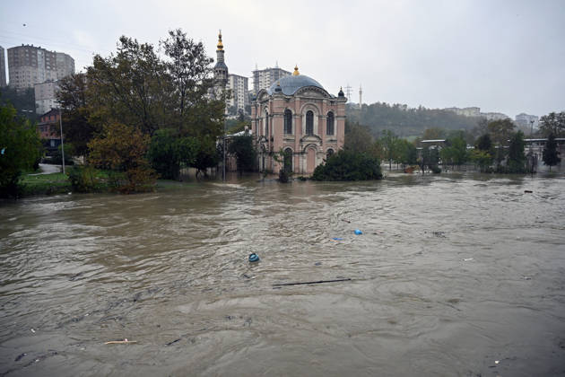Historic Sadabat Mosque and surrounding structures submerged as Kagithane Stream overflows in Istanbul ISTANBUL, TURKIYE - OCTOBER 15: Floodwaters surround the historic Sadabat Camii (Aziziye Mosque) and surrounding structures in the Kagithane district of Istanbul, Turkiye on October 15, 2026. Heavy downpours caused the Kagithane Stream to overflow its banks, inundating nearby historical sites, courtyards, and streets. Isa Terli Anadolu Istanbul Turkey. Editorial use only. Please get in touch for any other usage.  Copyright: x2026xAnadoluxIsaxTerlix