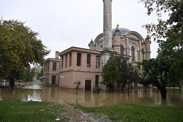 Historic Sadabat Mosque and surrounding structures submerged as Kagithane Stream overflows in Istanbul ISTANBUL, TURKIYE - OCTOBER 15: Floodwaters surround the historic Sadabat Camii (Aziziye Mosque) and surrounding structures in the Kagithane district of Istanbul, Turkiye on October 15, 2026. Heavy downpours caused the Kagithane Stream to overflow its banks, inundating nearby historical sites, courtyards, and streets. Isa Terli Anadolu Istanbul Turkey. Editorial use only. Please get in touch for any other usage.  Copyright: x2026xAnadoluxIsaxTerlix