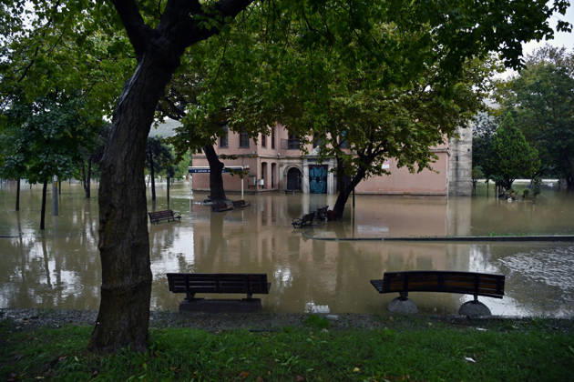 Historic Sadabat Mosque and surrounding structures submerged as Kagithane Stream overflows in Istanbul ISTANBUL, TURKIYE - OCTOBER 15: Floodwaters surround the historic Sadabat Camii (Aziziye Mosque) and surrounding structures in the Kagithane district of Istanbul, Turkiye on October 15, 2026. Heavy downpours caused the Kagithane Stream to overflow its banks, inundating nearby historical sites, courtyards, and streets. Isa Terli Anadolu Istanbul Turkey. Editorial use only. Please get in touch for any other usage.  Copyright: x2026xAnadoluxIsaxTerlix