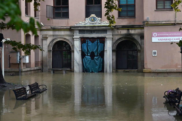 Historic Sadabat Mosque and surrounding structures submerged as Kagithane Stream overflows in Istanbul ISTANBUL, TURKIYE - OCTOBER 15: Floodwaters surround the historic Sadabat Camii (Aziziye Mosque) and surrounding structures in the Kagithane district of Istanbul, Turkiye on October 15, 2026. Heavy downpours caused the Kagithane Stream to overflow its banks, inundating nearby historical sites, courtyards, and streets. Isa Terli Anadolu Istanbul Turkey. Editorial use only. Please get in touch for any other usage.  Copyright: x2026xAnadoluxIsaxTerlix