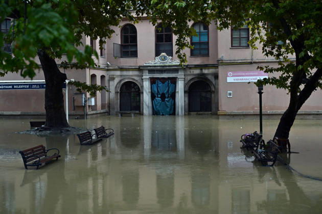 Historic Sadabat Mosque and surrounding structures submerged as Kagithane Stream overflows in Istanbul ISTANBUL, TURKIYE - OCTOBER 15: Floodwaters surround the historic Sadabat Camii (Aziziye Mosque) and surrounding structures in the Kagithane district of Istanbul, Turkiye on October 15, 2026. Heavy downpours caused the Kagithane Stream to overflow its banks, inundating nearby historical sites, courtyards, and streets. Isa Terli Anadolu Istanbul Turkey. Editorial use only. Please get in touch for any other usage.  Copyright: x2026xAnadoluxIsaxTerlix