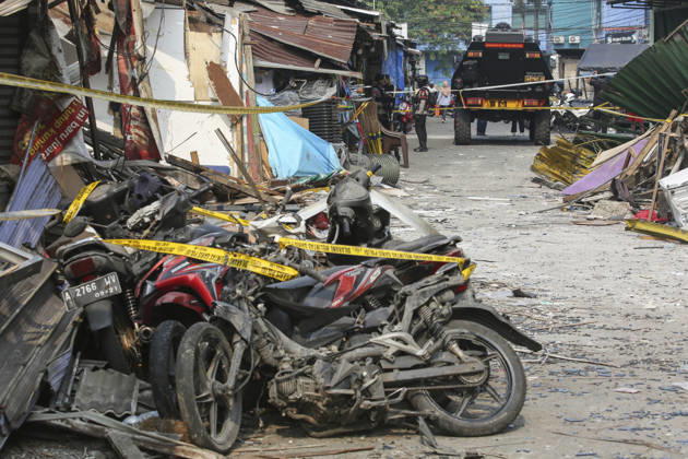 Blast at Indonesian market kills 2, injures 11 in South Tangerang BANTEN, INDONESIA - OCTOBER 15: Armed police officers stand guard at the site of an explosion at a market in South Tangerang, on the outskirt of Jakarta, Indonesia, on October 15, 2026. The blast killed two people and injured at least 11 others, according to police. Investigators are examining the cause of the explosion after finding an ethylene gas cylinder at the site. The blast damaged shop-house buildings and scattered debris across the surrounding commercial area. Agoes Rudianto Anadolu Banten Indonesia. Editorial use only. Please get in touch for any other usage.  Copyright: x2026xAnadoluxAgoesxRudiantox
