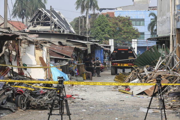 Blast at Indonesian market kills 2, injures 11 in South Tangerang BANTEN, INDONESIA - OCTOBER 15: Armed police officers stand guard at the site of an explosion at a market in South Tangerang, on the outskirt of Jakarta, Indonesia, on October 15, 2026. The blast killed two people and injured at least 11 others, according to police. Investigators are examining the cause of the explosion after finding an ethylene gas cylinder at the site. The blast damaged shop-house buildings and scattered debris across the surrounding commercial area. Agoes Rudianto Anadolu Banten Indonesia. Editorial use only. Please get in touch for any other usage.  Copyright: x2026xAnadoluxAgoesxRudiantox