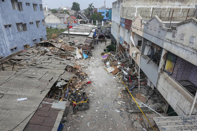 Blast at Indonesian market kills 2, injures 11 in South Tangerang BANTEN, INDONESIA - OCTOBER 15: An aerial view shows damaged shop-house buildings and debris scattered across the site of an explosion at a market in South Tangerang, on the outskirt of Jakarta, Indonesia, on October 15, 2026. The blast killed two people and injured at least 11 others, according to police. Investigators are examining the cause of the explosion after finding an ethylene gas cylinder at the site. The blast damaged shop-house buildings and scattered debris across the surrounding commercial area. Agoes Rudianto Anadolu Banten Indonesia. Editorial use only. Please get in touch for any other usage.  Copyright: x2026xAnadoluxAgoesxRudiantox