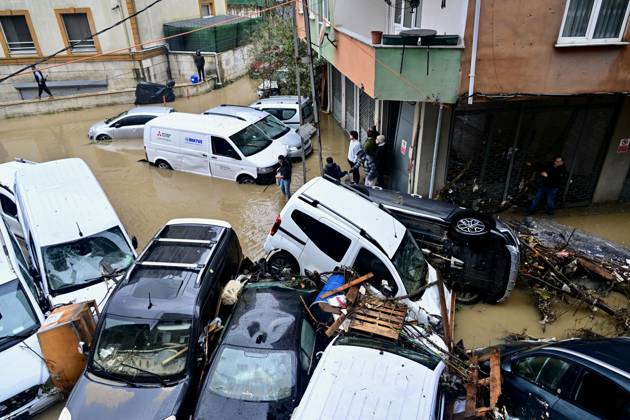 Heavy rainfall damages vehicles in Istanbul’s Sariyer district ISTANBUL, TURKIYE - SEPTEMBER 15: Damaged vehicles are seen following heavy rainfall in Sariyer and surrounding areas of Istanbul, Turkiye, on October 15, 2026. Serhat Cagdas Anadolu Istanbul Turkey. Editorial use only. Please get in touch for any other usage.  Copyright: x2026xAnadoluxSerhatxCagdasx