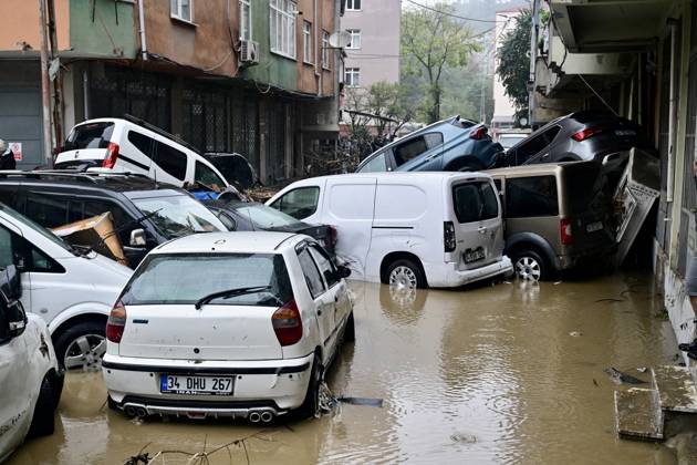 Heavy rainfall damages vehicles in Istanbul’s Sariyer district ISTANBUL, TURKIYE - SEPTEMBER 15: Damaged vehicles are seen following heavy rainfall in Sariyer and surrounding areas of Istanbul, Turkiye, on October 15, 2026. Serhat Cagdas Anadolu Istanbul Turkey. Editorial use only. Please get in touch for any other usage.  Copyright: x2026xAnadoluxSerhatxCagdasx