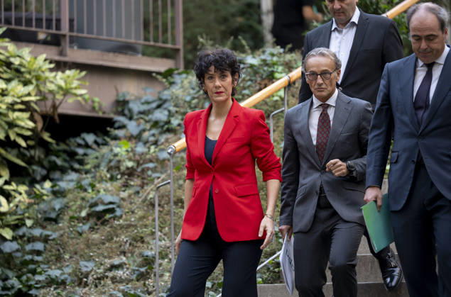 Elma Saiz Opens the 2026 Pensions Forum Elma Saiz i, Minister of Inclusion, Social Security, and Migration and Government Spokesperson, upon her arrival at the opening of the 2026 Pensions Forum, at the COAM headquarters on October 15, 2026, in Madrid, Spain. The forum was organized by APD, BBVA Seguros, Ibercaja, Marsh, Santander Seguros, and VidaCaixa. October 15, 2026, Madrid, Spain Copyright: xAlbertoxOrtegax 7846798