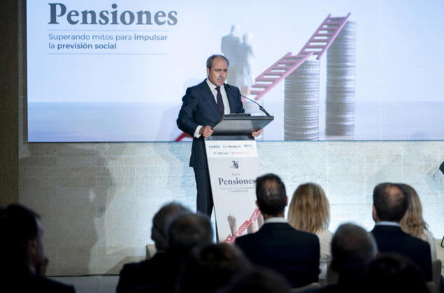 Elma Saiz Opens the 2026 Pensions Forum David Novoa, a partner at Marsh Health and Benefits, speaks during the opening of the 2026 Pensions Forum at the COAM headquarters on October 15, 2026, in Madrid, Spain. The forum was organized by APD, BBVA Seguros, Ibercaja, Marsh, Santander Seguros, and VidaCaixa. October 15, 2026, Madrid, Spain Copyright: xAlbertoxOrtegax 7846805