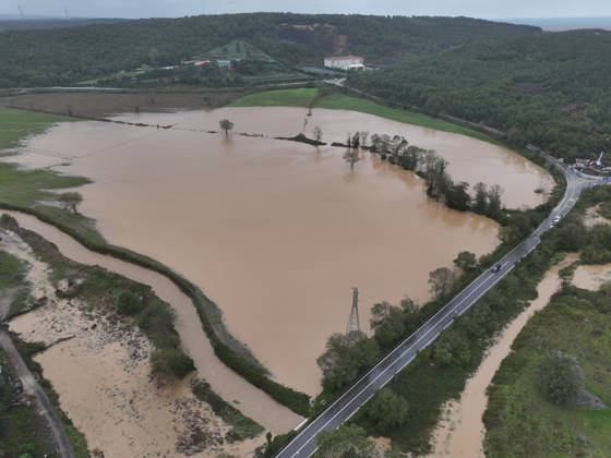 Heavy rainfall causes flooding and damage in Istanbul’s Riva district ISTANBUL, TURKIYE - OCTOBER 15: An aerial view of flooded roads and residential areas in Riva, Beykoz district of Istanbul, Turkiye, after heavy rainfall caused water overflows that damaged homes and roads on October 15, 2026. Arif Murat Kayacan Anadolu Istanbul Turkey. Editorial use only. Please get in touch for any other usage.  Copyright: x2026xAnadoluxArifxMuratxKayacanx