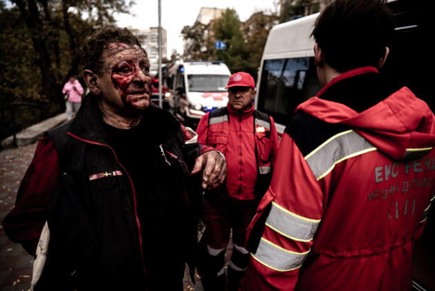 Aftermath of Russian drone attack in Kyiv KYIV, UKRAINE - OCTOBER 15: (EDITOR S NOTE: Image depicts graphic content) A Russian drone strikes a residential area in the city center, injuring a man who was near the impact site, in Kyiv, Ukraine, on October 15, 2026. Vincenzo Circosta Anadolu Kyiv Ukraine. Editorial use only. Please get in touch for any other usage.  Copyright: x2026xAnadoluxVincenzoxCircostax