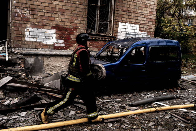 Aftermath of Russian drone attack in Kyiv KYIV, UKRAINE - OCTOBER 15: Firefighters operate following a Russian drone strikes a residential area in the city center, injuring a man who was near the impact site, in Kyiv, Ukraine, on October 15, 2026. Vincenzo Circosta Anadolu Kyiv Ukraine. Editorial use only. Please get in touch for any other usage.  Copyright: x2026xAnadoluxVincenzoxCircostax