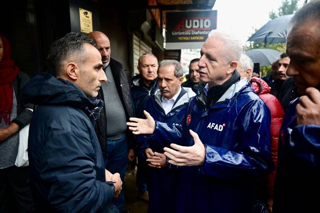 Istanbul Governor Gul inspects rain-hit Sariyer district in Istanbul ISTANBUL, TURKIYE - OCTOBER 15: Istanbul Governor Davut Gul inspects ongoing response efforts in Sariyer, one of the districts affected by two days of heavy rainfall in Istanbul, Turkiye on October 15, 2026. Serhat Cagdas Anadolu Istanbul Turkey. Editorial use only. Please get in touch for any other usage.  Copyright: x2026xAnadoluxSerhatxCagdasx