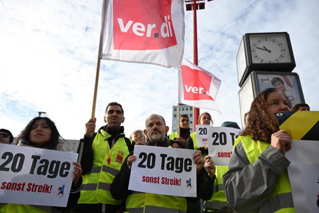 Charite workers strike over working conditions in Berlin BERLIN, GERMANY - OCTOBER 15: Workers at Charite, one of Germany’s largest university hospitals, take part in a warning strike called by the ver.di trade union, demanding better working conditions and reduced workloads, in Berlin, Germany, October 15, 2026. Volodymyr Sindieiev Anadolu Berlin Germany. Editorial use only. Please get in touch for any other usage.  Copyright: x2026xAnadoluxVolodymyrxSindieievx