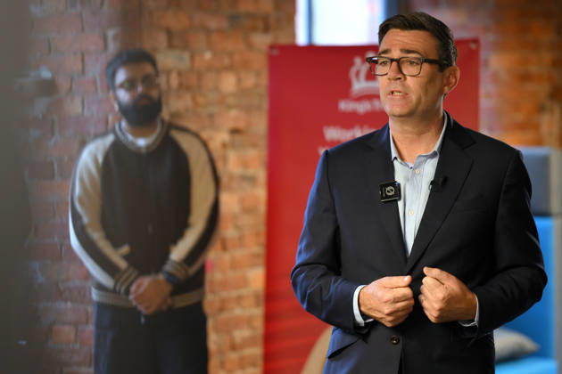 Britain Politics Britain s Prime Minister Andy Burnham speaks to employees during his visit of the King s Trust charity in Manchester, England, Thursday, Oct. 15, 2026., Credit:Avalon.red PA ROTA - B68 Avalon GBR, Manchester  Copyright: xAvalon.redx xPAxROTAx-xB68x xAvalonx 1143595587