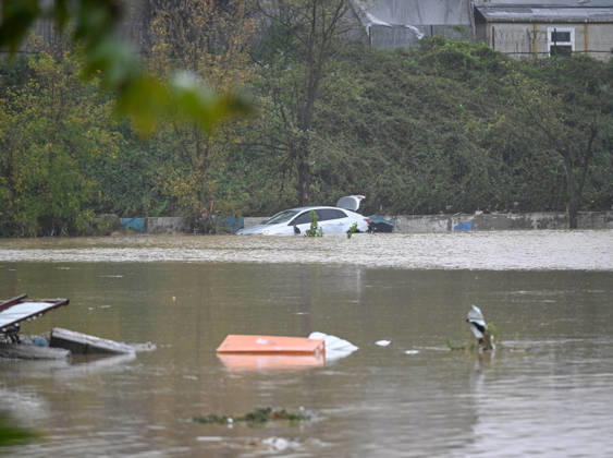 (261015) -- ISTANBUL, Oct. 15, 2026 -- This photo taken on Oct. 15, 2026 shows a view of a flooded area in Sariyer district, Istanbul, T¨¹rkiye. Two people died in Istanbul after torrential rain triggered flash floods, with rainfall reaching nearly 200 kg per square meter, authorities said Thursday. ) T?RKIYE-ISTANBUL-HEAVY RAINFALL-FLOODING LiuxLei 