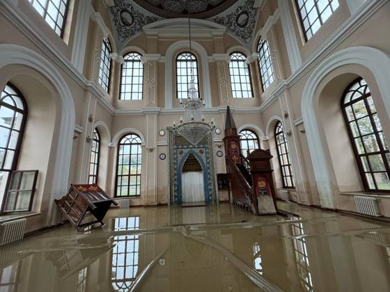Historic Sadabat Mosque and surrounding structures submerged as Kagithane Stream overflows in Istanbul ISTANBUL, TURKIYE - OCTOBER 15: An interior view shows floodwaters inside the historic Sadabat Camii (Aziziye Mosque) in the Kagithane district of Istanbul, Turkiye on October 15, 2026. Torrential rains caused the Kagithane Stream to breach its banks, sending floodwaters surging into the prayer hall and lower sections of the 19th-century Ottoman heritage structure. Isa Terli Anadolu Istanbul Turkey. Editorial use only. Please get in touch for any other usage.  Copyright: x2026xAnadoluxIsaxTerlix