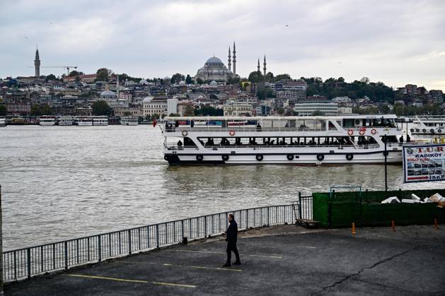 Rain turns waters brown along Istanbul strait ISTANBUL, TURKIYE - OCTOBER 15: Brown-colored water is visible along parts of the Istanbul Strait shoreline and the Golden Horn following heavy rain in the city, on October 15, 2026 in Istanbul, Turkiye. The change in water color was observed in several coastal areas after the downpour. Cem Tekkesinoglu Anadolu Istanbul Turkey. Editorial use only. Please get in touch for any other usage.  Copyright: x2026xAnadoluxCemxTekkesinoglux