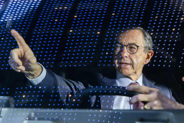 Paris, France October 15, 2026 - Paris Motor Show - Bruno Retailleau POLITIQUE, RETAILLEAU, LR, LES REPUBLICAINS, CAMPAGNE ELECTORALE, SALON DE L AUTOMOBILE, VOITURE, ECONOMIE, CONDUITE, PERMIS DE CONDUIRE, CONDUCTEUR, RENAULT  Copyright: xVincentxIsorex