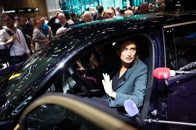 PARIS AUTO SHOW PHOTOPQR LE PARISIEN Le Parisien Arnaud Journois PARIS Oct. 15, 2026 Paris, October 15, 2026 Mondial de l2026 Marine Tondelier, National Secretary of Les Écologistes and presidential candidate, at the Renault booth. Photo: Le Parisien, Arnaud Journois, Oct. 15, 2026. Paris Motor Show, PARIS 75, France  Copyright: xPHOTOPQR LExPARISIEN MAXPPPxLexParisienx xArnaudxJournoisx 20261015LPA0487 20261015LPA0487