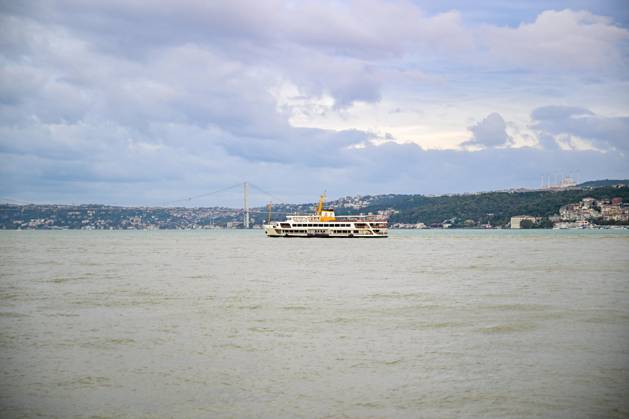 Rain turns waters brown along Istanbul strait ISTANBUL, TURKIYE - OCTOBER 15: Brown-colored water is visible along parts of the Istanbul Strait shoreline and the Golden Horn following heavy rain in the city, on October 15, 2026 in Istanbul, Turkiye. The change in water color was observed in several coastal areas after the downpour. Cem Tekkesinoglu Anadolu Istanbul Turkey. Editorial use only. Please get in touch for any other usage.  Copyright: x2026xAnadoluxCemxTekkesinoglux
