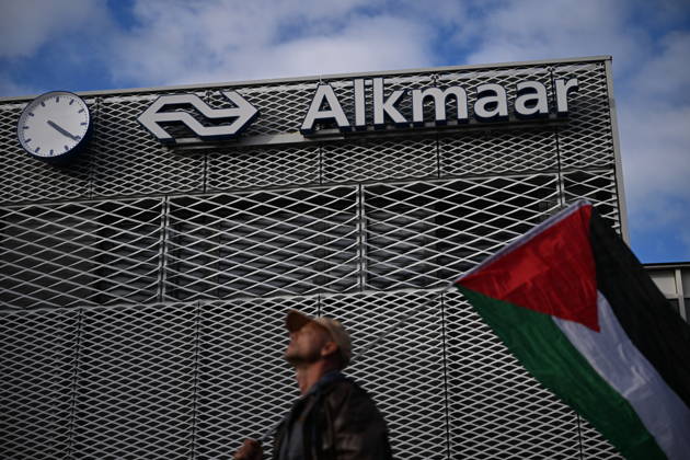 Pro-Palestinian demonstration ahead of UEFA Europa League match between AZ Alkmaar v Hapoel Be er Sheva in Netherlands ALKMAAR, NETHERLANDS - OCTOBER 15: Pro-Palestinian demonstrator groups gather near AFAS Stadium to protest the UEFA Europa League football match between AZ Alkmaar and Hapoel Be er Sheva in Alkmaar, Netherlands on October 15, 2026. Security measures were heightened around the venue during the protest ahead of the match. Mouneb Taim Anadolu Alkmaar Netherlands. Editorial use only. Please get in touch for any other usage.  Copyright: x2026xAnadoluxMounebxTaimx