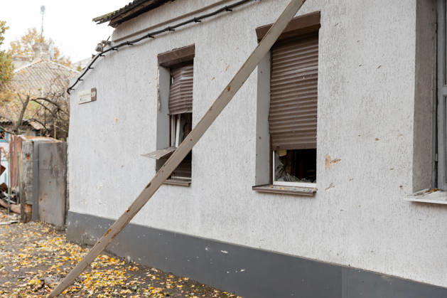 Russian attack towards civilian infrastructure in Ukraine’s Poltava DNIPRO, UKRAINE - OCTOBER 15: (----EDITORIAL USE ONLY - MANDATORY CREDIT - DNIPROPETROVSK REGIONAL MILITARY ADMINISTRATION OF UKRAINE HANDOUT - NO MARKETING NO ADVERTISING CAMPAIGNS - DISTRIBUTED AS A SERVICE TO CLIENTS---- HANDOUT - NO MARKETING NO ADVERTISING CAMPAIGNS - DISTRIBUTED AS A SERVICE TO CLIENTS----) A view of the destruction after the Russian combined attack towards civilian infrastructure and damaged a school building, an apartment building, three private houses, an administrative building, and four vehicles on Poltava, Ukraine on October 15, 2026. Dnipropetrovsk Regional Military Anadolu Dnipropetrovs ka Oblast Ukraine. Editorial use only. Please get Copyright: x2026xAnadoluxDnipropetrovskxRegionalxMilitaryx