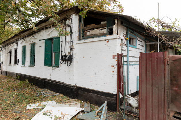 Russian attack towards civilian infrastructure in Ukraine’s Poltava DNIPRO, UKRAINE - OCTOBER 15: (----EDITORIAL USE ONLY - MANDATORY CREDIT - DNIPROPETROVSK REGIONAL MILITARY ADMINISTRATION OF UKRAINE HANDOUT - NO MARKETING NO ADVERTISING CAMPAIGNS - DISTRIBUTED AS A SERVICE TO CLIENTS---- HANDOUT - NO MARKETING NO ADVERTISING CAMPAIGNS - DISTRIBUTED AS A SERVICE TO CLIENTS----) A view of the destruction after the Russian combined attack towards civilian infrastructure and damaged a school building, an apartment building, three private houses, an administrative building, and four vehicles on Poltava, Ukraine on October 15, 2026. Dnipropetrovsk Regional Military Anadolu Dnipropetrovs ka Oblast Ukraine. Editorial use only. Please get  Copyright: x2026xAnadoluxDnipropetrovskxRegionalxMilitaryx