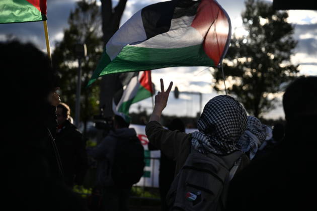 Pro-Palestinian Protest in Netherlands ahead of AZ Alkmaar-Hapoel Be’er Sheva match ALKMAAR, NETHERLANDS - OCTOBER 15: Pro-Palestinian demonstrator groups gather near AFAS Stadium to protest the UEFA Europa League football match between AZ Alkmaar and Hapoel Be er Sheva in Alkmaar, Netherlands on October 15, 2026. Security measures were heightened around the venue during the protest ahead of the match. Mouneb Taim Anadolu Alkmaar Netherlands. Editorial use only. Please get in touch for any other usage.  Copyright: x2026xAnadoluxMounebxTaimx