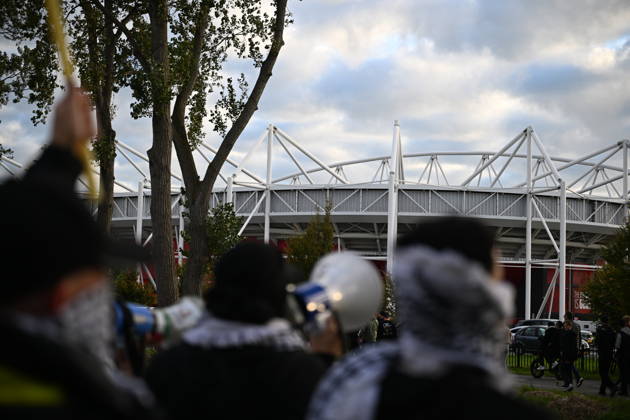 Pro-Palestinian Protest in Netherlands ahead of AZ Alkmaar-Hapoel Be’er Sheva match ALKMAAR, NETHERLANDS - OCTOBER 15: Pro-Palestinian demonstrator groups gather near AFAS Stadium to protest the UEFA Europa League football match between AZ Alkmaar and Hapoel Be er Sheva in Alkmaar, Netherlands on October 15, 2026. Security measures were heightened around the venue during the protest ahead of the match. Mouneb Taim Anadolu Alkmaar Netherlands. Editorial use only. Please get in touch for any other usage.  Copyright: x2026xAnadoluxMounebxTaimx