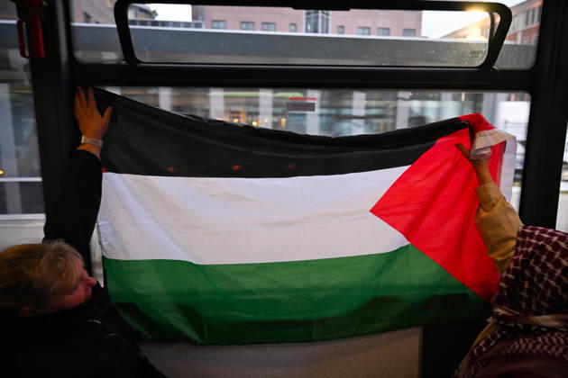 Pro-Palestinian protest in Netherlands ahead of AZ Alkmaar-Hapoe ALKMAAR, NETHERLANDS - OCTOBER 15: Pro-Palestinian demonstrator groups gather near AFAS Stadium to protest the UEFA Europa League football match between AZ Alkmaar and Hapoel Be er Sheva in Alkmaar, Netherlands on October 15, 2026. Security measures were heightened around the venue during the protest ahead of the match. Mouneb Taim Anadolu Alkmaar Netherlands. Editorial use only. Please get in touch for any other usage.  Copyright: x2026xAnadoluxMounebxTaimx