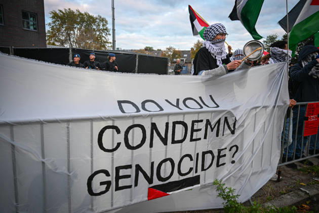 Pro-Palestinian protest in Netherlands ahead of AZ Alkmaar-Hapoe ALKMAAR, NETHERLANDS - OCTOBER 15: Pro-Palestinian demonstrator groups gather near AFAS Stadium to protest the UEFA Europa League football match between AZ Alkmaar and Hapoel Be er Sheva in Alkmaar, Netherlands on October 15, 2026. Security measures were heightened around the venue during the protest ahead of the match. Mouneb Taim Anadolu Alkmaar Netherlands. Editorial use only. Please get in touch for any other usage.  Copyright: x2026xAnadoluxMounebxTaimx