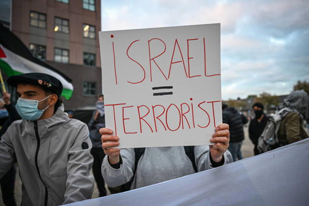 Pro-Palestinian protest in Netherlands ahead of AZ Alkmaar-Hapoe ALKMAAR, NETHERLANDS - OCTOBER 15: Pro-Palestinian demonstrator groups gather near AFAS Stadium to protest the UEFA Europa League football match between AZ Alkmaar and Hapoel Be er Sheva in Alkmaar, Netherlands on October 15, 2026. Security measures were heightened around the venue during the protest ahead of the match. Mouneb Taim Anadolu Alkmaar Netherlands. Editorial use only. Please get in touch for any other usage.  Copyright: x2026xAnadoluxMounebxTaimx