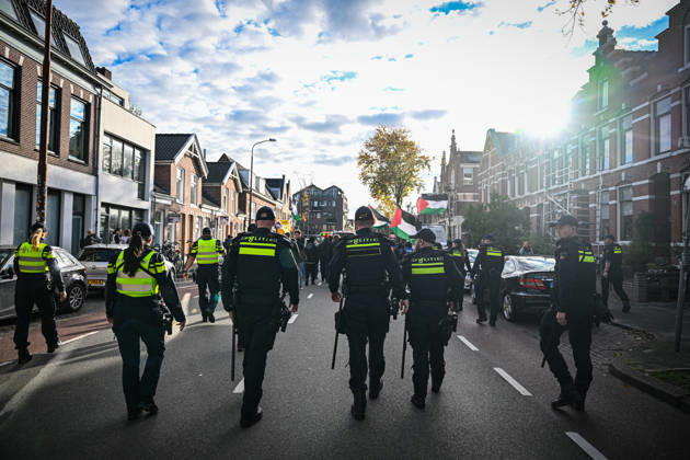 Pro-Palestinian protest in Netherlands ahead of AZ Alkmaar-Hapoe ALKMAAR, NETHERLANDS - OCTOBER 15: Pro-Palestinian demonstrator groups gather near AFAS Stadium to protest the UEFA Europa League football match between AZ Alkmaar and Hapoel Be er Sheva in Alkmaar, Netherlands on October 15, 2026. Security measures were heightened around the venue during the protest ahead of the match. Mouneb Taim Anadolu Alkmaar Netherlands. Editorial use only. Please get in touch for any other usage.  Copyright: x2026xAnadoluxMounebxTaimx