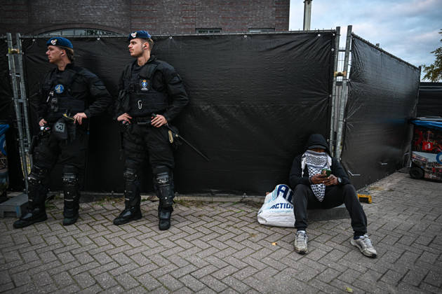 Pro-Palestinian protest in Netherlands ahead of AZ Alkmaar-Hapoe ALKMAAR, NETHERLANDS - OCTOBER 15: Pro-Palestinian demonstrator groups gather near AFAS Stadium to protest the UEFA Europa League football match between AZ Alkmaar and Hapoel Be er Sheva in Alkmaar, Netherlands on October 15, 2026. Security measures were heightened around the venue during the protest ahead of the match. Mouneb Taim Anadolu Alkmaar Netherlands. Editorial use only. Please get in touch for any other usage.  Copyright: x2026xAnadoluxMounebxTaimx