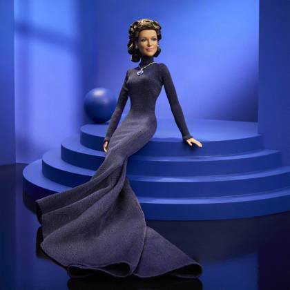 Céline Dion gets her own Barbie doll based on her 1998 Oscars look Céline Dion gets her own Barbie doll based on her 1998 Oscars look., , Toymaker Mattel has announced the legendary Canadian singer is being honored with a Barbie Signature doll., , Céline’s doll wears a long-sleeve navy-blue gown and a necklace inspired by the blue heart-shaped diamond necklace, capturing her look as My Heart Will Go On from movie blockbuster Titanic won Best Original Song at the 1998 Academy Awards., , Céline said: It is a true honor to join the Barbie legacy with a doll inspired by one of the most meaningful moments of my career., , I hope this doll inspires everyone to express themselves with confidence, follow their dreams and believe in the power of Copyright: xThexMegaxAgencyxMattelxInc Megax