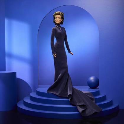Céline Dion gets her own Barbie doll based on her 1998 Oscars look Céline Dion gets her own Barbie doll based on her 1998 Oscars look., , Toymaker Mattel has announced the legendary Canadian singer is being honored with a Barbie Signature doll., , Céline’s doll wears a long-sleeve navy-blue gown and a necklace inspired by the blue heart-shaped diamond necklace, capturing her look as My Heart Will Go On from movie blockbuster Titanic won Best Original Song at the 1998 Academy Awards., , Céline said: It is a true honor to join the Barbie legacy with a doll inspired by one of the most meaningful moments of my career., , I hope this doll inspires everyone to express themselves with confidence, follow their dreams and believe in the power of Copyright: xThexMegaxAgencyxMattelxInc Megax