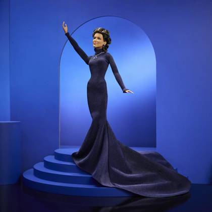 Céline Dion gets her own Barbie doll based on her 1998 Oscars look Céline Dion gets her own Barbie doll based on her 1998 Oscars look., , Toymaker Mattel has announced the legendary Canadian singer is being honored with a Barbie Signature doll., , Céline’s doll wears a long-sleeve navy-blue gown and a necklace inspired by the blue heart-shaped diamond necklace, capturing her look as My Heart Will Go On from movie blockbuster Titanic won Best Original Song at the 1998 Academy Awards., , Céline said: It is a true honor to join the Barbie legacy with a doll inspired by one of the most meaningful moments of my career., , I hope this doll inspires everyone to express themselves with confidence, follow their dreams and believe in the power of Copyright: xThexMegaxAgencyxMattelxInc Megax