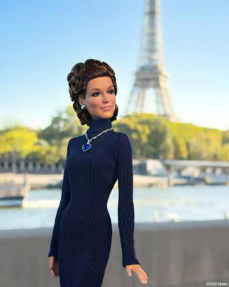 Céline Dion gets her own Barbie doll based on her 1998 Oscars look Céline Dion gets her own Barbie doll based on her 1998 Oscars look., , Toymaker Mattel has announced the legendary Canadian singer is being honored with a Barbie Signature doll., , Céline’s doll wears a long-sleeve navy-blue gown and a necklace inspired by the blue heart-shaped diamond necklace, capturing her look as My Heart Will Go On from movie blockbuster Titanic won Best Original Song at the 1998 Academy Awards., , Céline said: It is a true honor to join the Barbie legacy with a doll inspired by one of the most meaningful moments of my career., , I hope this doll inspires everyone to express themselves with confidence, follow their dreams and believe in the power of Copyright: xThexMegaxAgencyxMattelxInc Megax