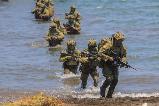 Indonesia-Australia Military Drill Australian Defense Force (ADF) personnel take part in a joint military exercise with the Indonesia Army at Banongan beach in Situbondo, Indonesia, on October 15, 2026. The exercise, named Keris Woomera 2026, is a form of diplomacy between Indonesia and Australia in the military field. The exercise is part of efforts to strengthen defense cooperation between Indonesia and Australia, particularly in addressing regional security challenges. Situbondo Indonesia  Copyright: xSuryantoxPutramudjix originalFilename: putramudji-notitle261015_npihI.jpg