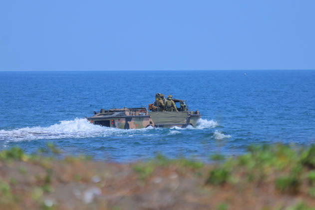 Indonesia-Australia Military Drill Australian Defense Force (ADF) personnel take part in a joint military exercise with the Indonesia Army at Banongan beach in Situbondo, Indonesia, on October 15, 2026. The exercise, named Keris Woomera 2026, is a form of diplomacy between Indonesia and Australia in the military field. The exercise is part of efforts to strengthen defense cooperation between Indonesia and Australia, particularly in addressing regional security challenges. Situbondo Indonesia  Copyright: xSuryantoxPutramudjix originalFilename: putramudji-notitle261015_npk5T.jpg