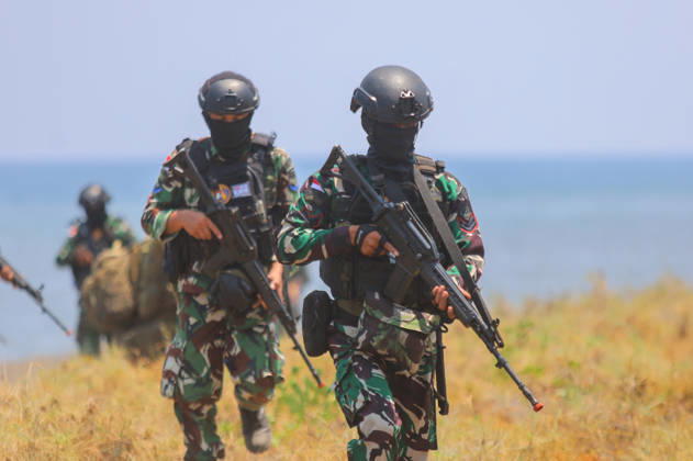 Indonesia-Australia Military Drill Australian Defense Force (ADF) personnel take part in a joint military exercise with the Indonesia Army at Banongan beach in Situbondo, Indonesia, on October 15, 2026. The exercise, named Keris Woomera 2026, is a form of diplomacy between Indonesia and Australia in the military field. The exercise is part of efforts to strengthen defense cooperation between Indonesia and Australia, particularly in addressing regional security challenges. Situbondo Indonesia  Copyright: xSuryantoxPutramudjix originalFilename: putramudji-notitle261015_npOze.jpg